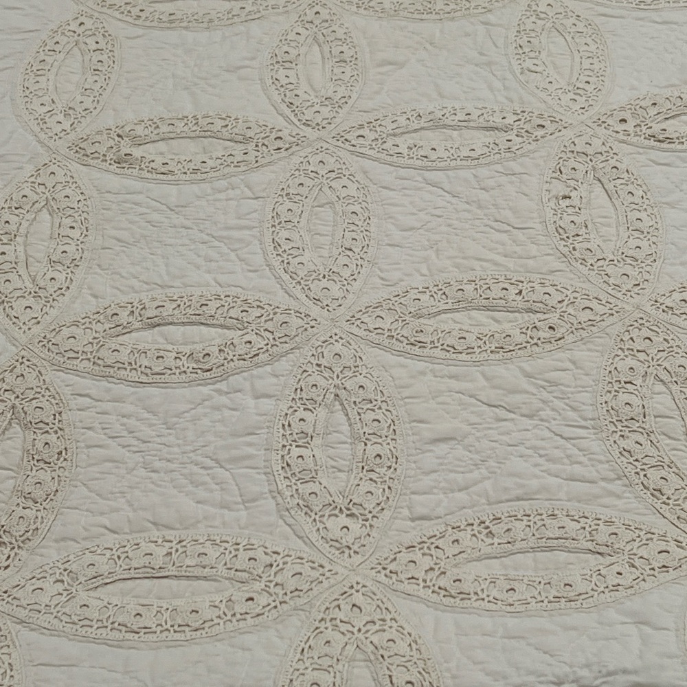Elegant Lace Double Ring Antique Wedding Quilt Queen